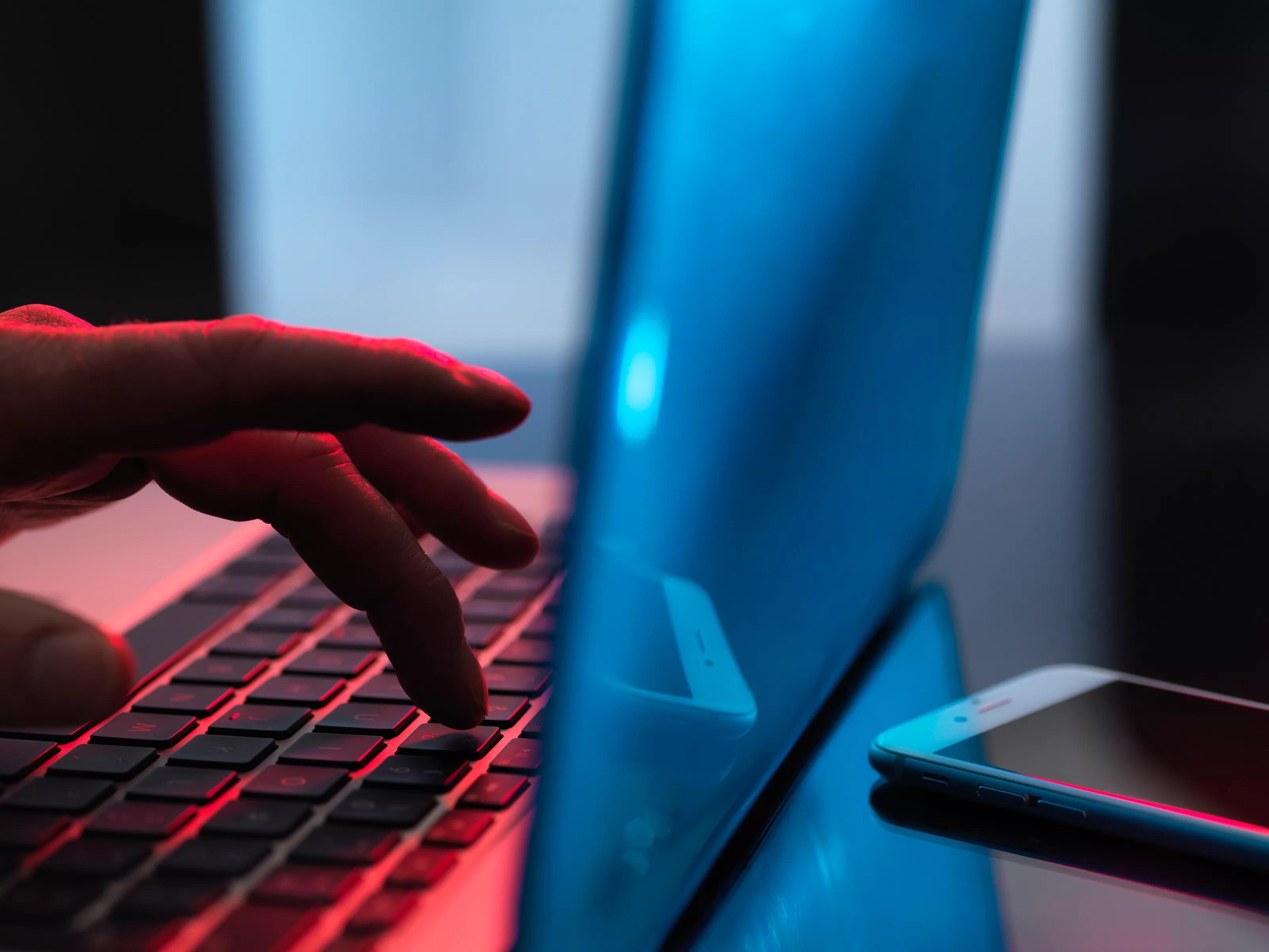 Man typing on a laptop.